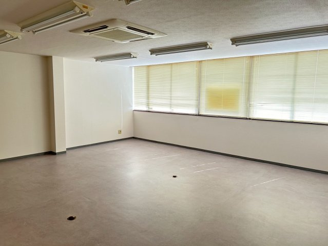 丸長ビルの内装