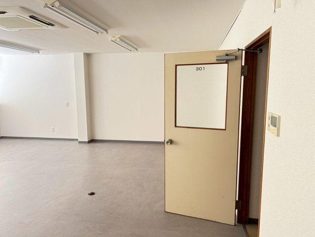 丸長ビルの内装