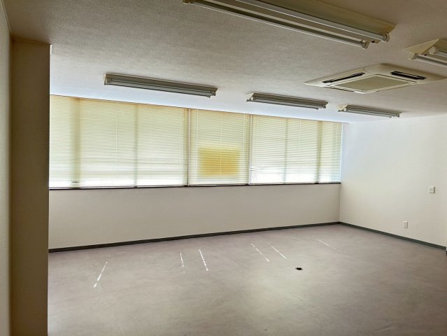 丸長ビルの内装