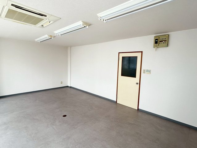 丸長ビルの内装