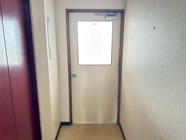 丸長ビルの内装