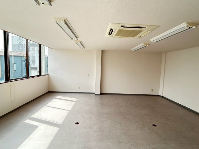 丸長ビルの内装