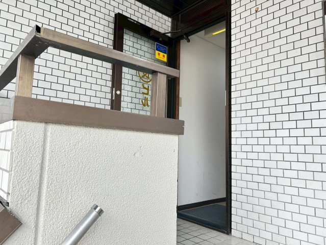 丸長ビルの外観