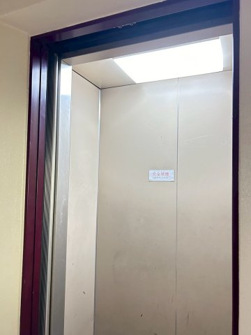 丸長ビルの内装