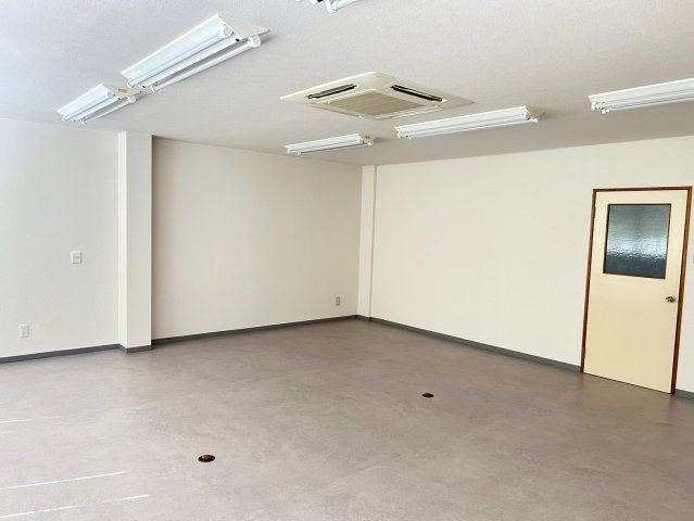 丸長ビルの内装