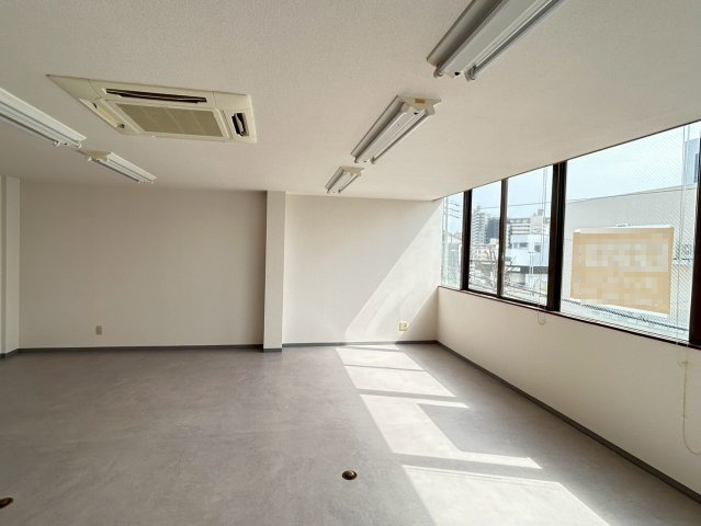 丸長ビルの内装