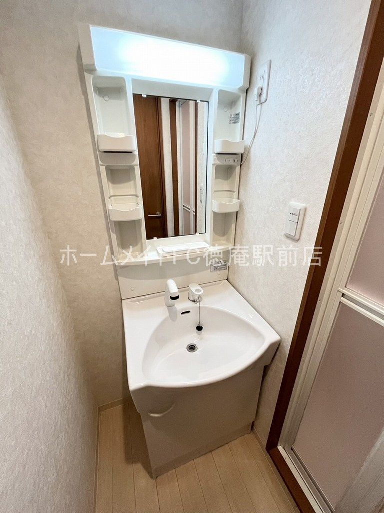 東大阪市徳庵本町の賃貸マンションの独立洗面台