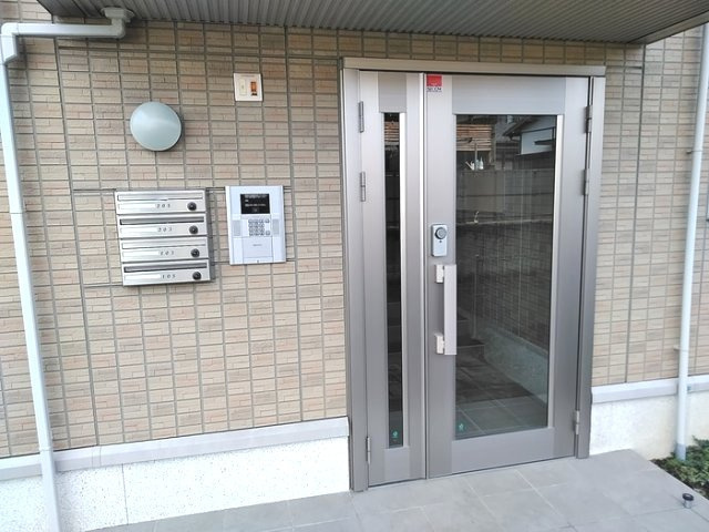熊本市東区東野４丁目のアパートのエントランス