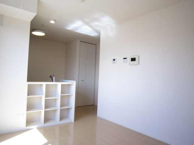 熊本市東区東野４丁目のアパートの居間・リビング
