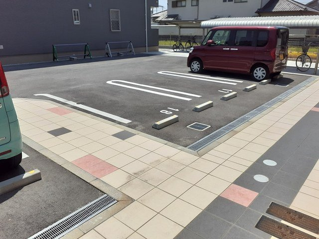 グレイス　ルタンⅡの駐車場