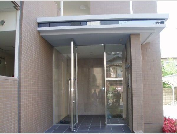 フローリッシュの玄関