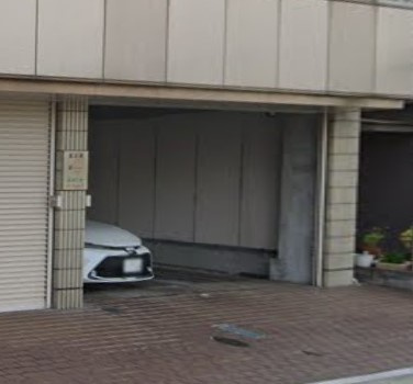 寛和ビルの駐車場