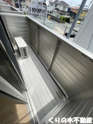 【バルコニー】 | ルミウス泉川 | 暖かな日差しのふりそそぐバルコニー