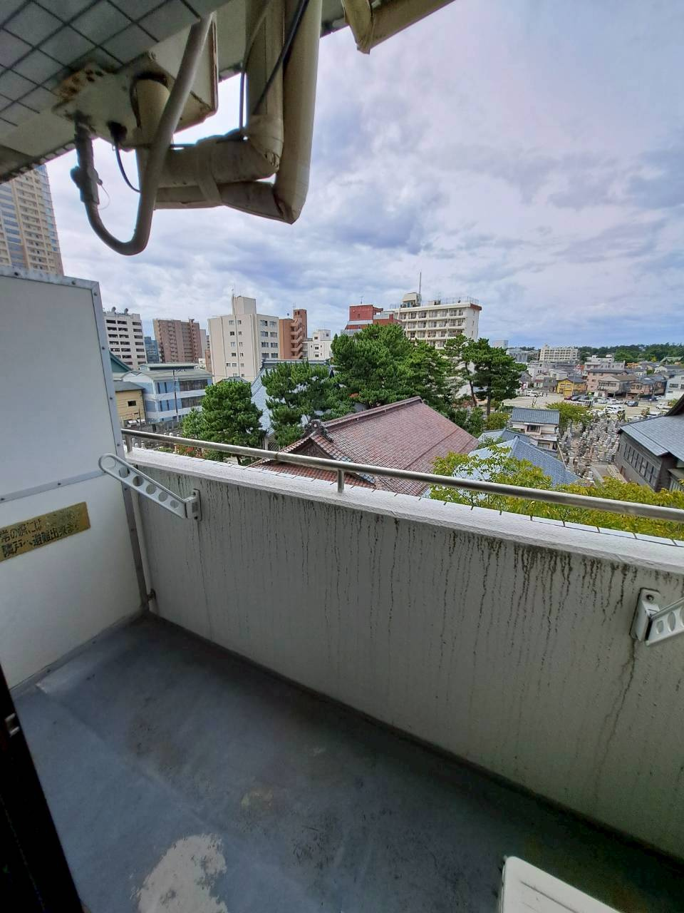 ホワイトプラザ西堀のバルコニー