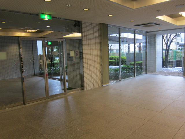 ホワイトプラザ西堀のロビー