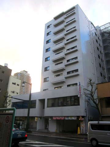 ホワイトプラザ西堀の外観