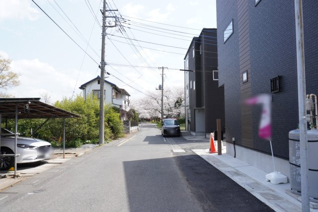 越谷市大成町 新築戸建の前面道路含む現地写真