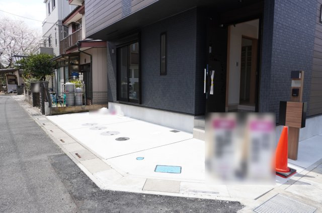 越谷市大成町 新築戸建の駐車場