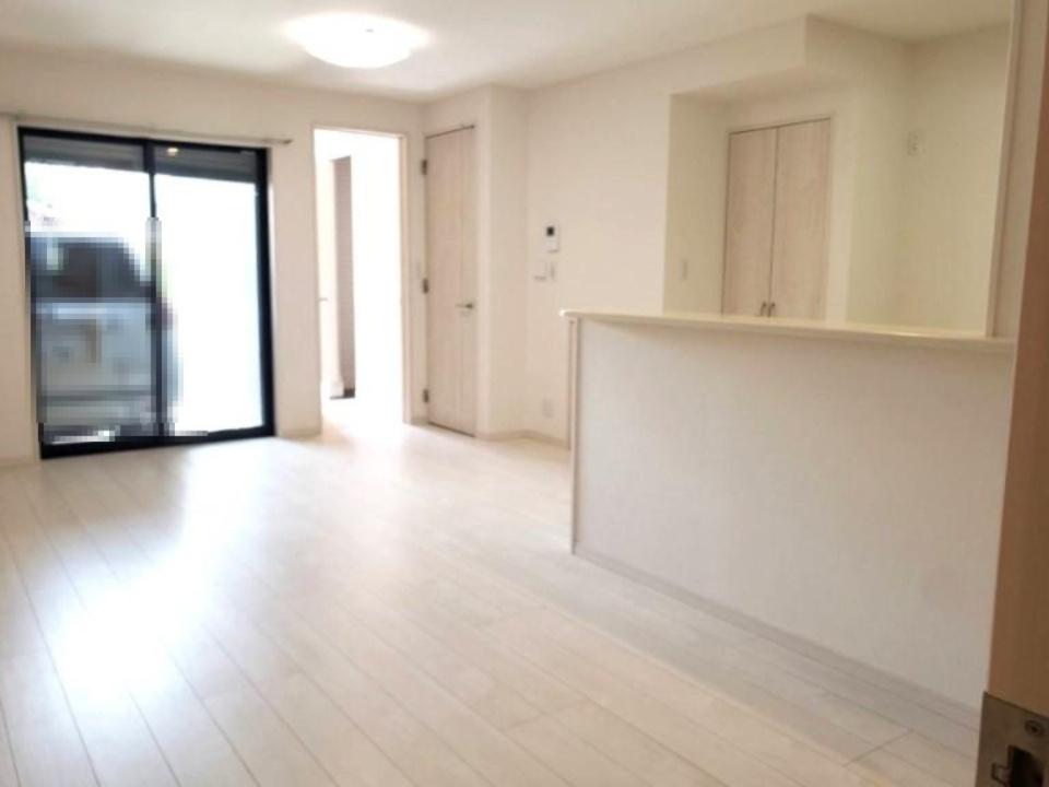 中野本町　中古一戸建てのキッチン|LDK16.3帖　南向き
■物件内覧・資金計画相談・住宅ローン相談、リフォーム相談、お問合せ受付中■
※当日・翌日のご内覧、ご相談はお電話でのお問合せがスムーズです！