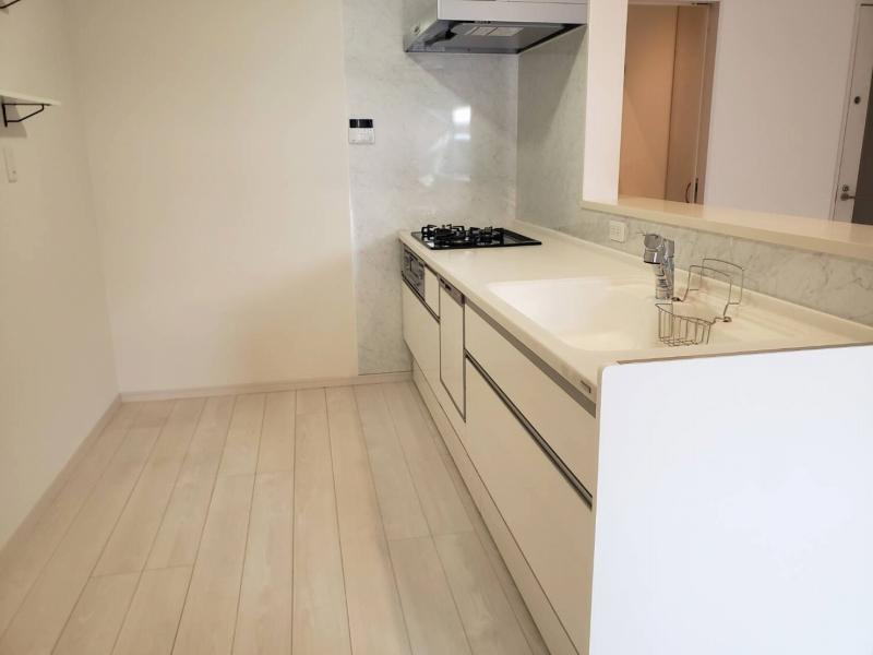 中野本町　中古一戸建てのキッチン|システムキッチン　食器洗い乾燥機
■物件内覧・資金計画相談・住宅ローン相談、リフォーム相談、お問合せ受付中■
※当日・翌日のご内覧、ご相談はお電話でのお問合せがスムーズです！