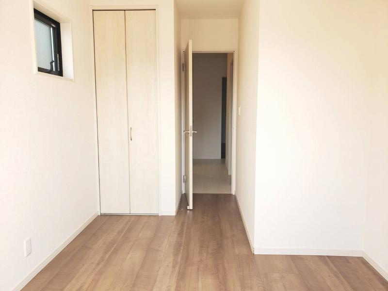 中野本町　中古一戸建ての収納|洋室のクローゼット
■物件内覧・資金計画相談・住宅ローン相談、リフォーム相談、お問合せ受付中■
※当日・翌日のご内覧、ご相談はお電話でのお問合せがスムーズです！