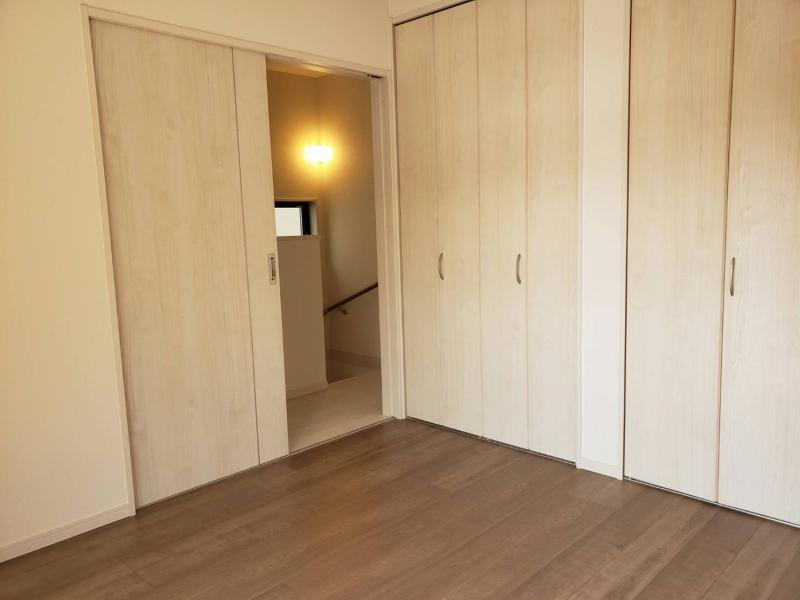 中野本町　中古一戸建ての洋室|洋室6.1帖　クローゼット
■物件内覧・資金計画相談・住宅ローン相談、リフォーム相談、お問合せ受付中■
※当日・翌日のご内覧、ご相談はお電話でのお問合せがスムーズです！