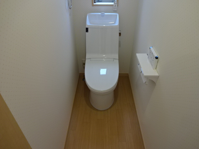 御立東2丁目一戸建てのトイレ
