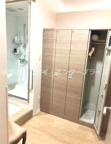 ISEビル京都のシャワールーム|さっと体を洗えるシャワールーム付です