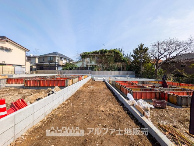 昭島市田中町１丁目の新築一戸建の外観|新たに誕生する新築分譲住宅が着々と進行中。生活利便性も快適で、家族の新しい暮らしを始めるのにぴったりの環境です。