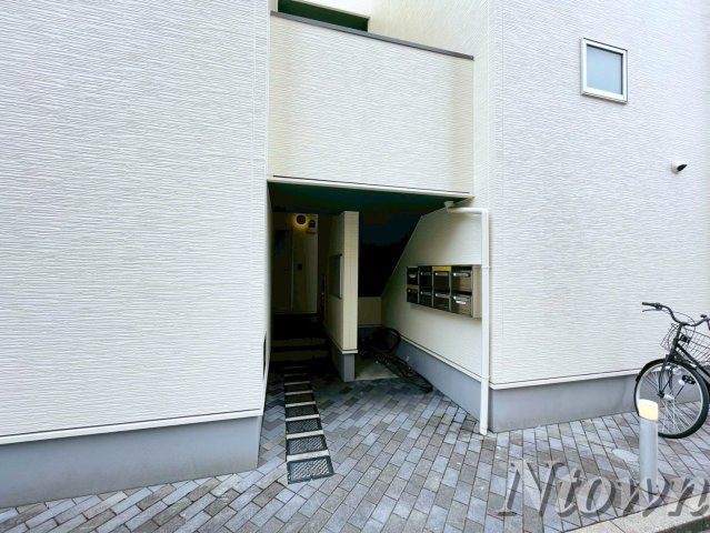 【エントランス】 | カユーハ大宮 | 清潔なエントランスです