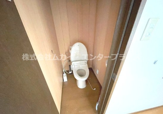 此花区花日出中2丁目　貸事務所のトイレ|ゆったりとした空間のトイレです