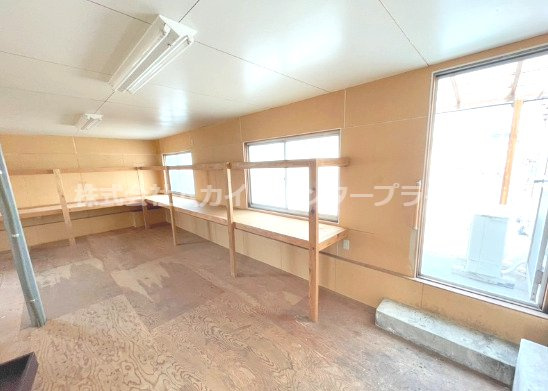 此花区花日出中2丁目　貸事務所の内装|明るい色調の室内です