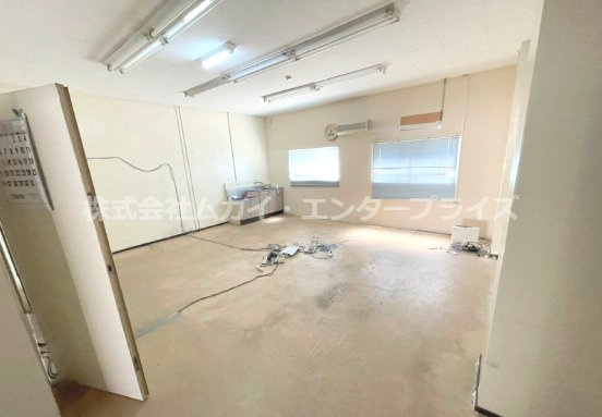 此花区花日出中2丁目　貸事務所の内装|明るい色調の室内です