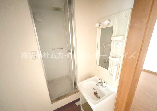 此花区花日出中2丁目　貸事務所のシャワールーム|シャワーを浴びることができます