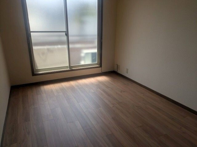 煉瓦の館のその他