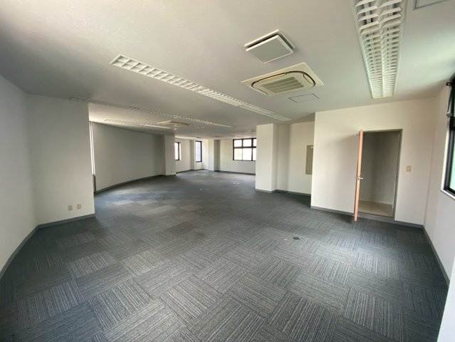 信明ビルの内装