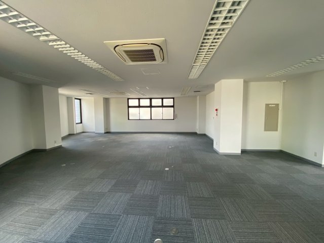 信明ビルの内装