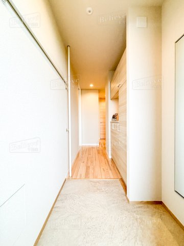 シャーメゾンレジデンス夜明の玄関|シューズボックス付きの玄関☆