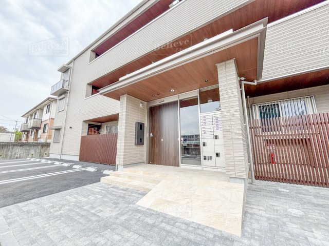 シャーメゾンレジデンス夜明のエントランス|オートロック付きのエントランス☆