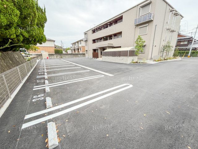 シャーメゾンレジデンス夜明の駐車場|駐車スペースもあります♪