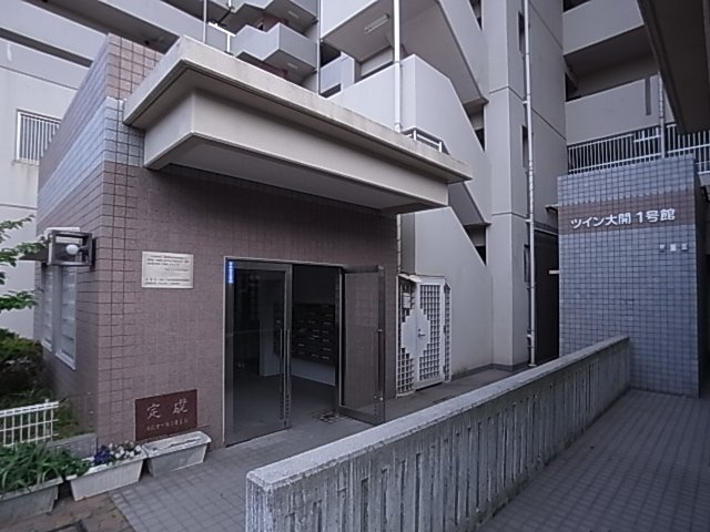 神戸市長田区二番町１丁目の賃貸マンションのエントランス