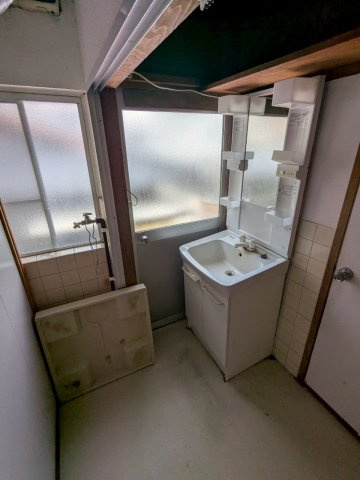 文廣アパートの独立洗面台