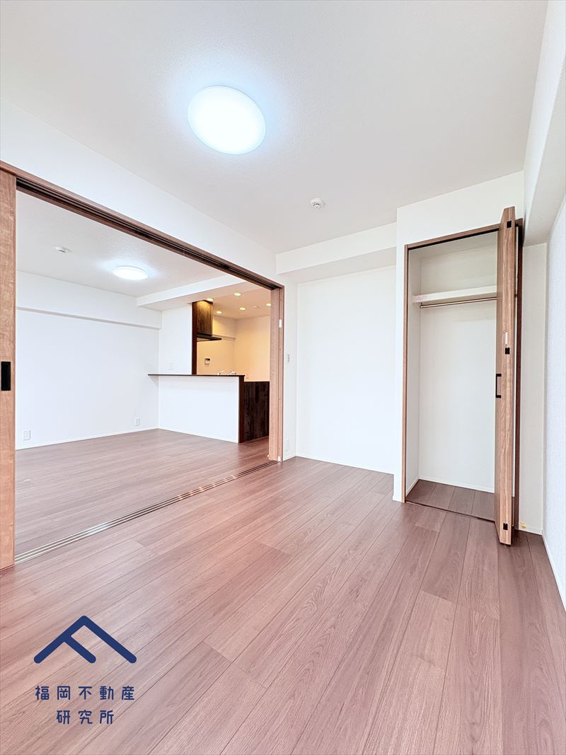 朝日プラザ大橋南の洋室