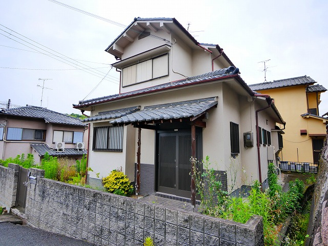 あやめ池南５丁目貸家の外観