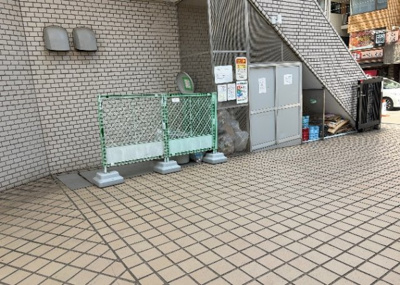 【設備】 | アカデミー・グローリア初穂　町田合同ビル | 共有部分は、住民なら誰もが使える設備のこと。例えば駐車場やエレベーター、インターネット設備、セキュリティ設備などがあります。他にも、マンションの廊下・外部階段やエントランス・ゴミ置き場などがあります。