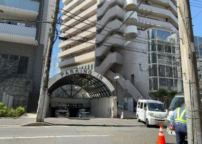 【外観】 | アカデミー・グローリア初穂　町田合同ビル | マンションの外観は非常に重要なポイントです！外観の善し悪しは資産価値に大きな影響を与えます。外観のいいマンションを購入することで、高値で売却がしやすく、買い手が見つかりやすいというメリットがあります。