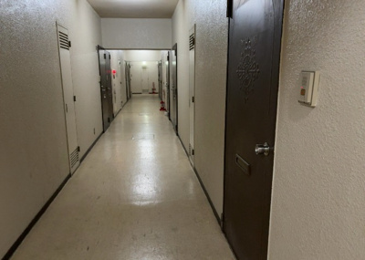 【内装】 | アカデミー・グローリア初穂　町田合同ビル | 共有部分は、住民なら誰もが使える設備のこと。例えば駐車場やエレベーター、インターネット設備、セキュリティ設備などがあります。他にも、マンションの廊下・外部階段やエントランス・ゴミ置き場などがあります。