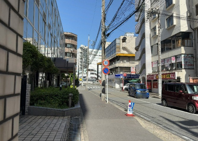 【展望】 | アカデミー・グローリア初穂　町田合同ビル | 景色重視でお家選ぶをするとスーパーが遠い！学校が遠い！など生活をするうえで利便性で困ることもあります。まず一度現地を見学する際に、周辺の施設などがあるかを確認し、暮らし始めた後のことを想像しましょう。