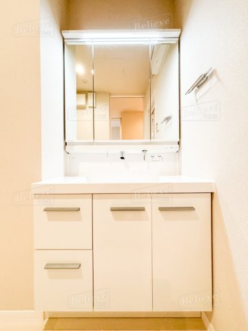 シャーメゾンレジデンス夜明の洗面所|綺麗で明るい洗面所です☆