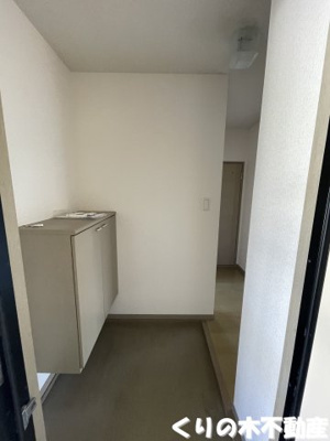 【玄関】 | Lumius Higashimura B棟 | 収納もある玄関です